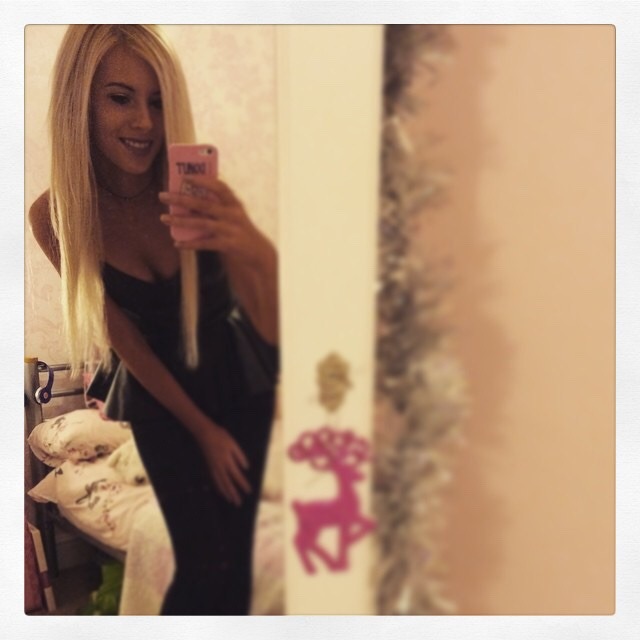 sexyukstudents:  First submission of the new year. Look at this cutie off out for