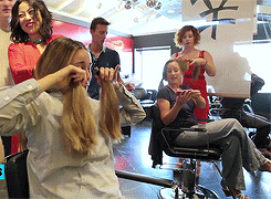 blogging4divergent:  Shailene’s reaction to her new hair 