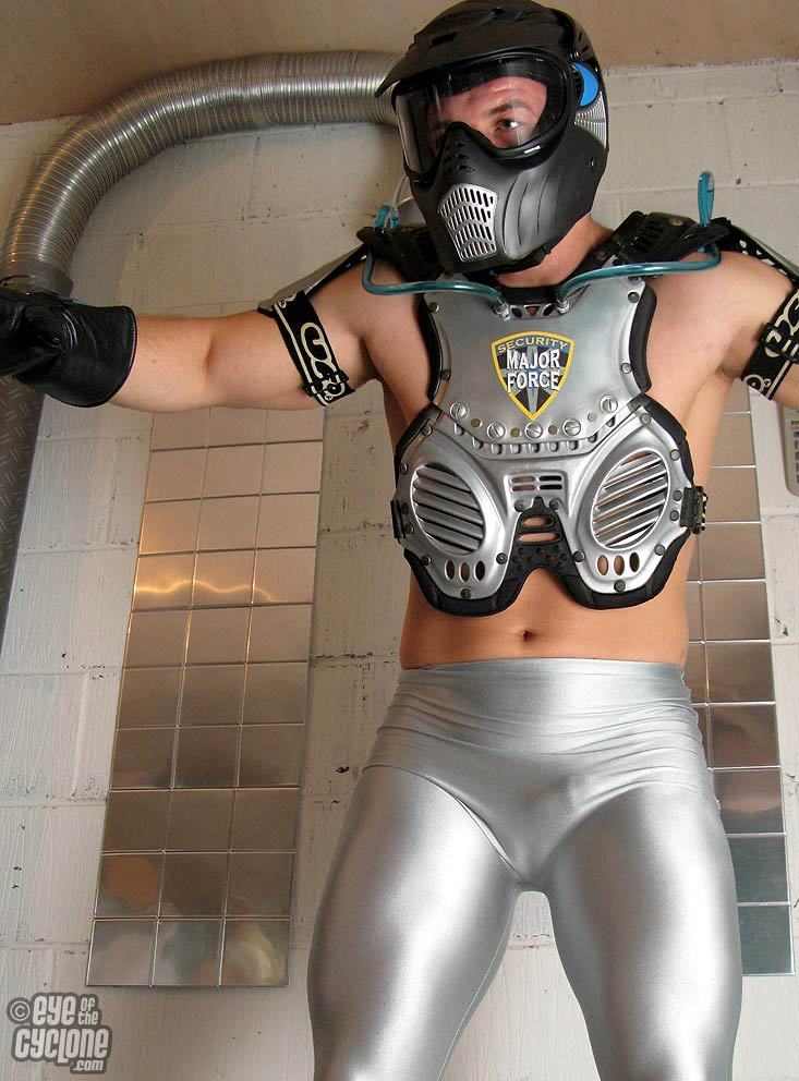 lycladuk:Wanna steal those sleek silver tights right off that body ;-P