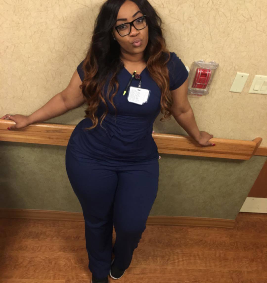assaholix-ratedthickent:  BEAUTYLIKEME_ in her work attire😍  🇩 🇮 🇲 🇪