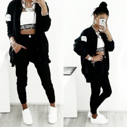 vogucci:  kimberlyo:#ootd outfit of the day ⚫  &lt;33