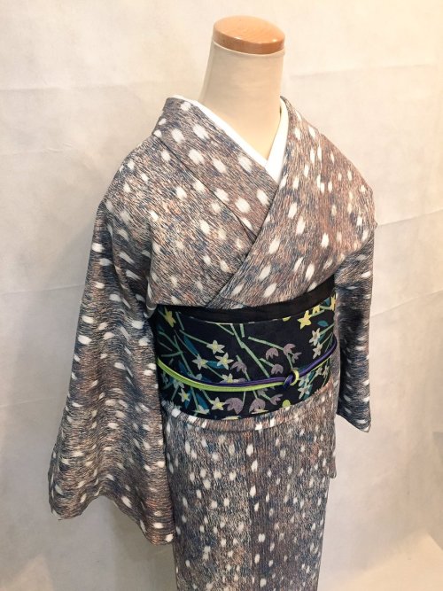 Omg, fawn kimono are so cute (I have already reposted one here). This one by RumiRock comes in many 