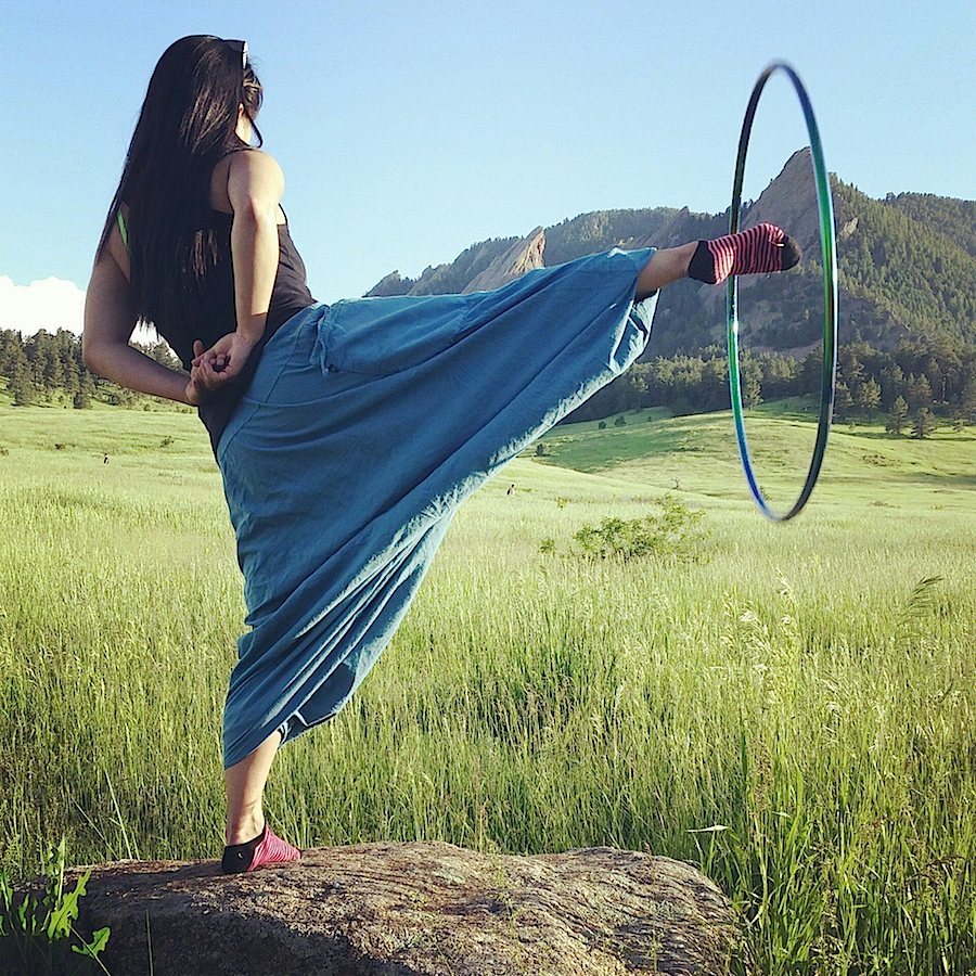 hoopingdotorg:  Jenn Worroll spins up some ninja foot hooping in this great shot.