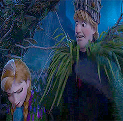 theladyarendelle:frozen—-disney:•Kristoff protecting Anna / putting Anna’s life before his own