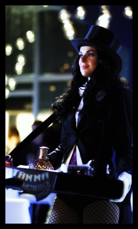 nicky-angel:The beautiful Serinda Swan as the infamous Zatanna Mistress of Magic 