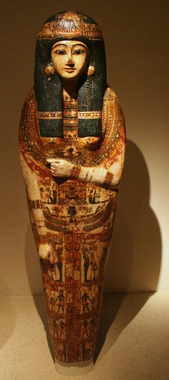 Sarcophagus cover of a woman, chantress of Amun, 21st dynasty