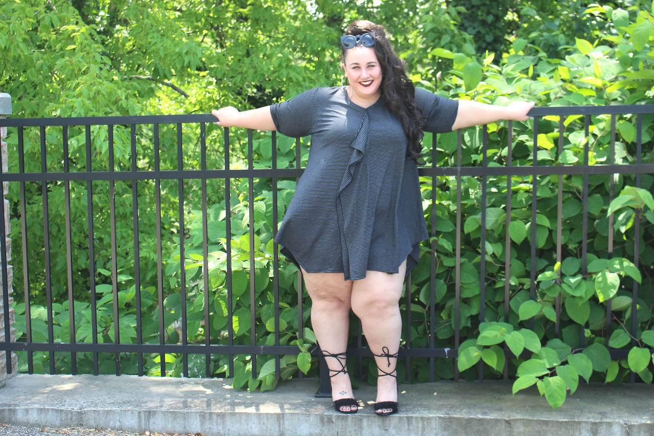 readytostare: I’m wearing a top as a dress. What else is new. Outfit details here: http://bit.ly/2sbvjxU