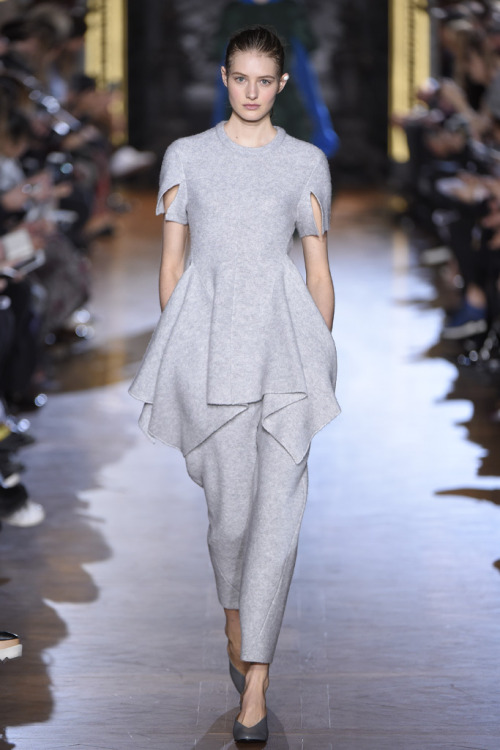 Paris Fashion Week - Days 7, 8 &amp; 9Day 7Asymmetry was the element used by Stella McCartney (p