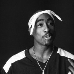 zona-hiphop:  2PAC