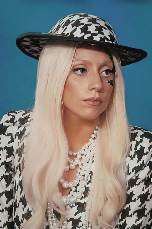 [PHOTO]— Lady Gaga for an interview on the TV show The View, NYC | August 1, 2011.