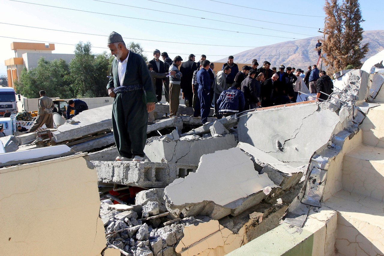 SISMO. Fuerte terremoto de 7,3 sacudió región fronteriza entre Irak e Irán y dejó más de 320 muertos. La mayor parte de los fallecidos están del lado iraní, en la provincia de Kermanshah (oeste del país), donde se han reportado al menos 328 muertos y...