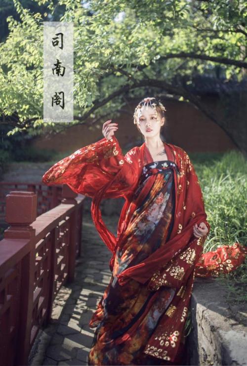 Traditional Chinese hanfu by 司南阁