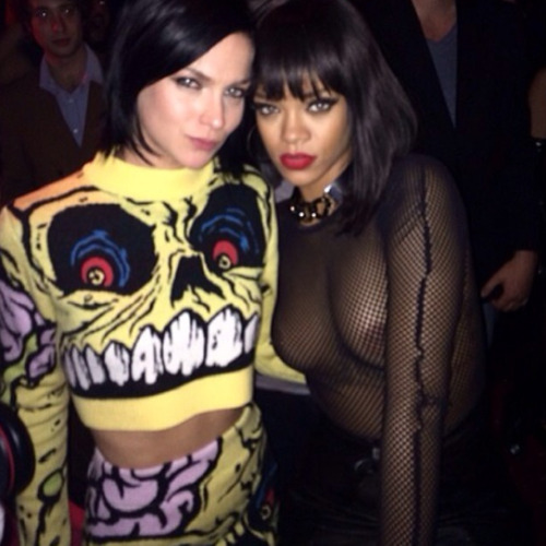 thecajanbajan:Rihanna See Through