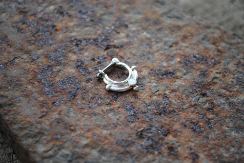 14g 5/16 Silver Stacked Ring w/White opalby Honeycomb Organicswww.honeycomborganics.com/septum