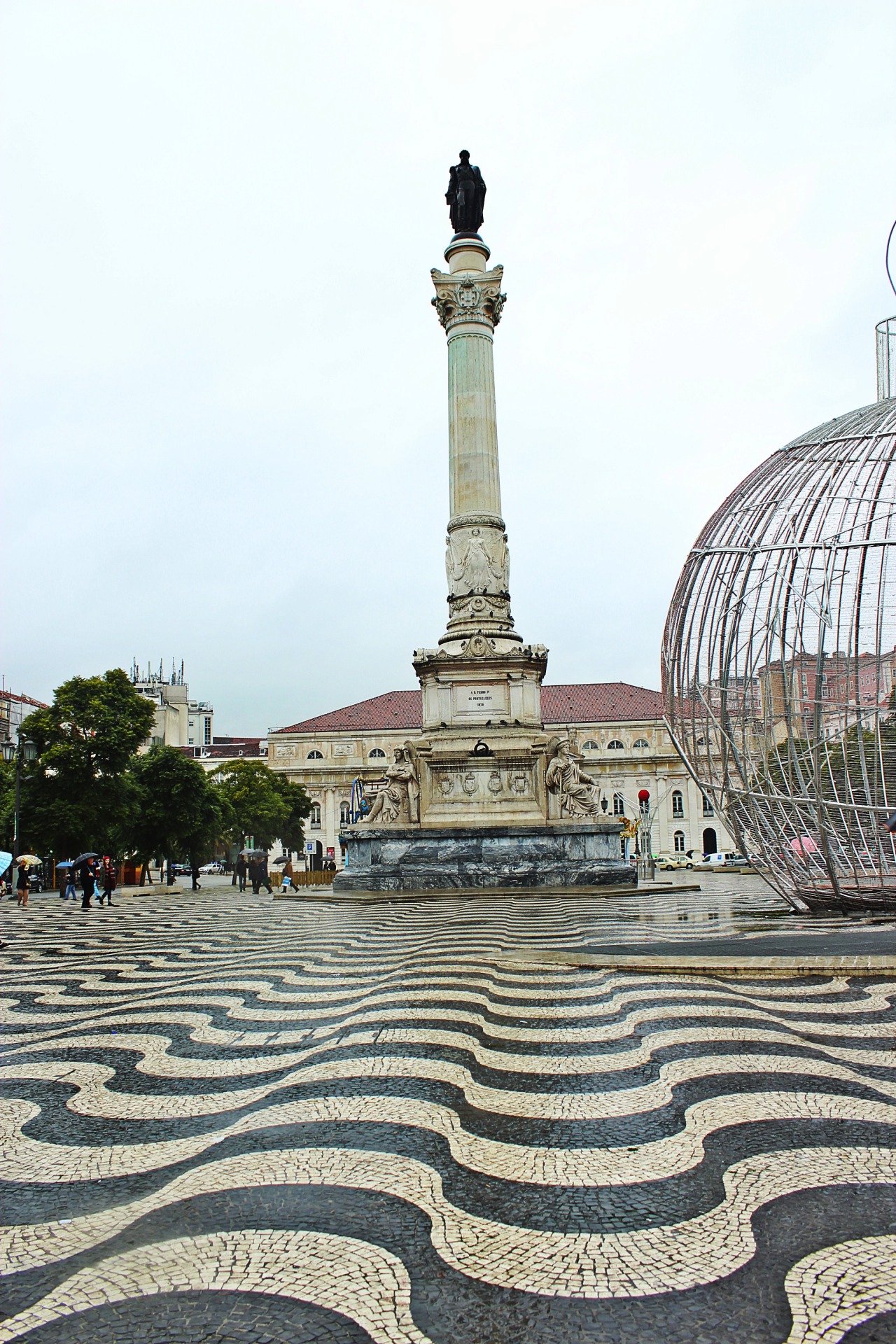 karluskii:  Quiero mudarme a Lisboa.   Lisboa era brisa de Alfama y de mar,mar como