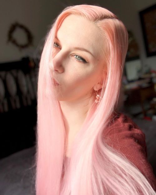 Happy pink hair! The color is an ombré of rose gold to pastel pink (both from @overtonecolor ) and 