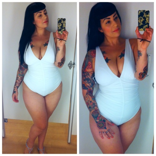 missjessejean:  Instagram- Missjessejean I keep getting the same questions (messages) so… I weigh around 190 now ( I think) I am 5 6" but I wear heels always so I stand 5 9"  I have loads of cellulite & dress for my body type so I appear