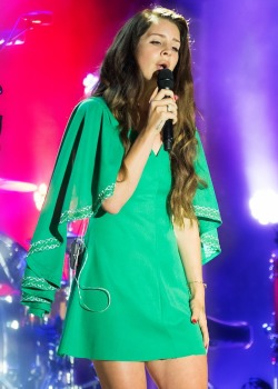pinupgalore-lanadelrey:  Lana Del Rey performing in Barcelona 