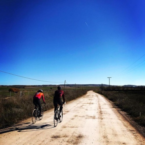 youcantbuyland: Meanwhile in Spain the weather may be a lot cooler, but they have a magnificent blue