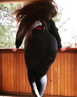 molotowcocktease:  Finally found my @thefemmefatalesburlesque hoodie that I’d apparently left at my daddy’s house in Denver so you know I had to pop it on for some pics!