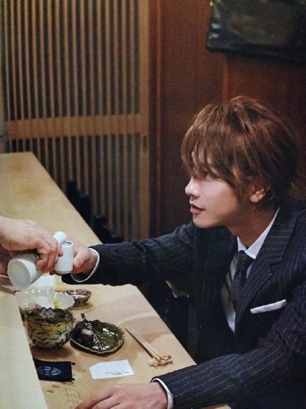 hana-angel:pechumori:This is quite mind boggling. Seeing Takeru san with his Rurouni