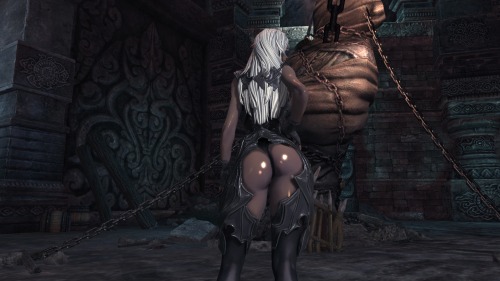 rivaliant:  evolluision:  this game knows what i love most :)   yea, ran into a few Gon’s warring that in the Razorwing, just when I thought the outfits weren’t going to get skimpier:d boy was i glad I was wrong  Nice!