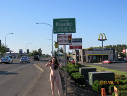 publicpeeks:  exhibitionistlover:  embracingwhoiam:  streaking4fun:  OohlalaxxxAnother side of the road  This looks fun!  It’s getting harder and harder to afford McDonalds in these trying times.      (via TumbleOn)