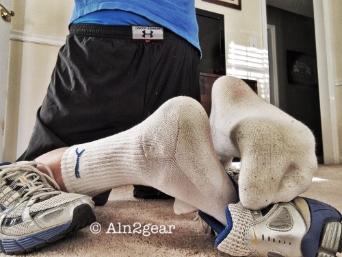 aln2gearsws:Received a generous package of assorted socks new to used in the mail today from a fellow tumblr that I have bromance feelings toward! Yer awesome stud! Luv ya buddy! 👊❤️❤️❤️