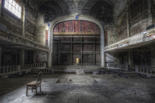 Porn mandiieee:  Abandoned Places… Makes you photos