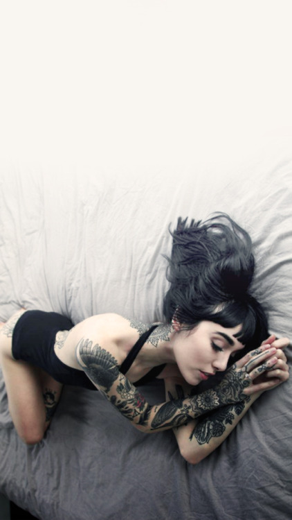 band-lockscre3ns:  Hannah Sykes home/lockscreens like/reblog if you save  do not repost/claim as you