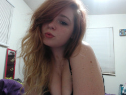 mirahxox:  cleavage.   so pretty