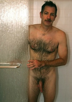backfur:  Follow www.backfur.tumblr.com BEAR/HAIRY/MEN  HOT shower buddy!
