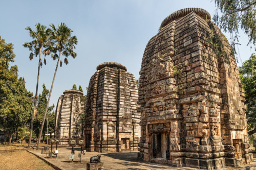 Temple and Shiva deity, Shatrughaneshwar Group of Temples, Bhubaneswar, photos by Kevin Standage, mo