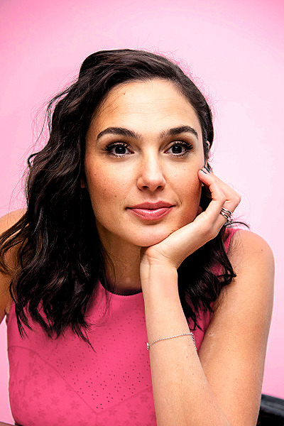 finnskywallker:Gal Gadot at the ‘Justice League’ Press Conference on November 3, 2017