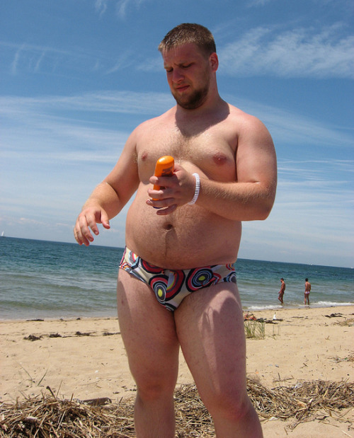 thebigbearcave:  bigboysshrtshorts:  Oh how delicious!  niiiice