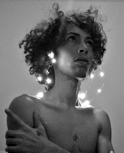 Porn photo lettheangelsfall:  F***ed up Fairy Lights