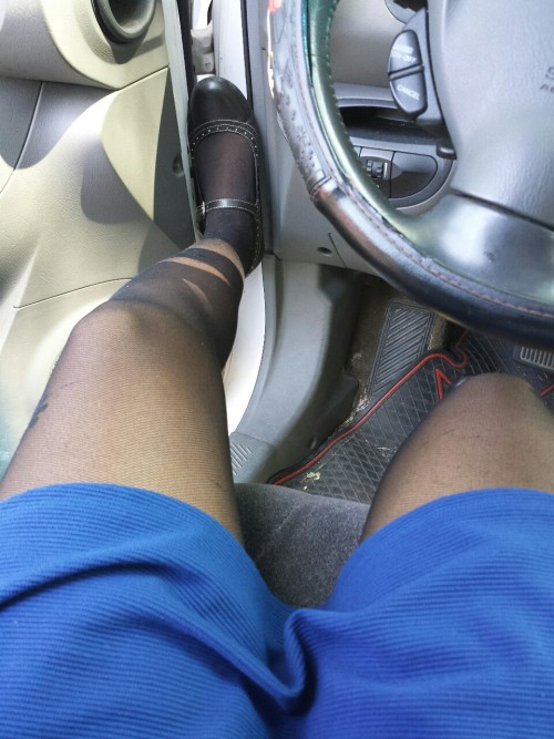 Sw33tmilfladi:  Lunch Break  Selfshot of a sexy tatoed lady in black pantyhose by Sw33tmilfladi. Vis