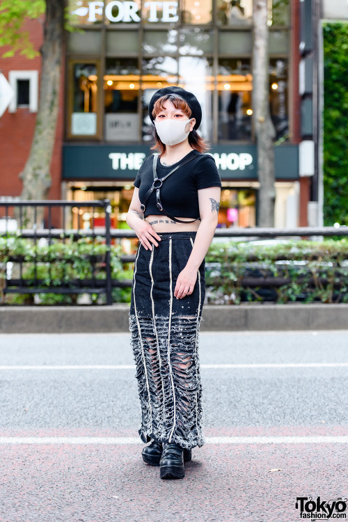tokyo-fashion: 19-year-old Japanese fashion student Shiori on the street in Harajuku with tattoos, a