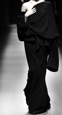 Darkclothes:  Ciorny:  Haider Ackhermann Fw ‘09/10   Black Clothes 