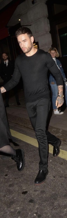 purepaynesource:Liam in London - 15/10