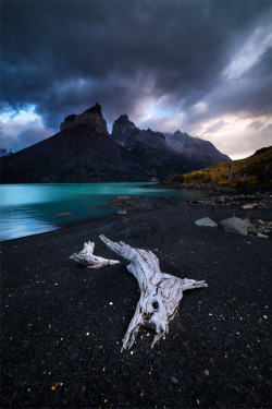 banshy:  Torres del Paine by Sławomir Stępień   