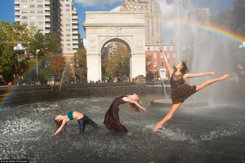 astonishingjack:tepitome:Ballet Dancers in random situations by Jordan Matterptrnsnt