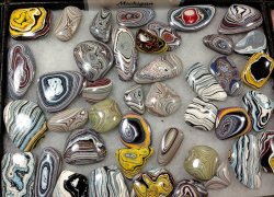 itscolossal:  Beautiful Fordite Stones Created from Layers of Automotive Paint are a By-Product of Old Car Factories Old car factories had a harmful impact on the environment, releasing toxic chemicals into the air, land and water. But it wasn’t all