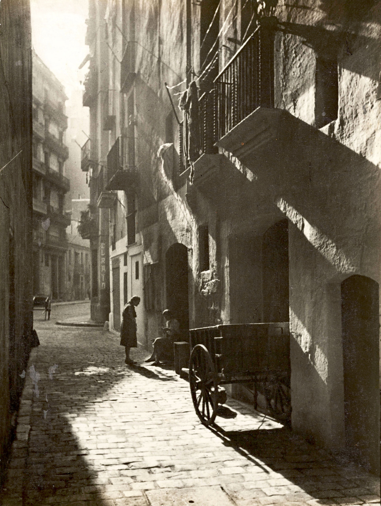 Otho Lloyd. Carrer Triangle, Barcelona, 1946. From Museu Nacional d’Art de Catalunya