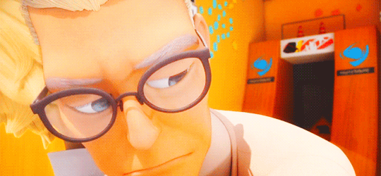 miraculous-ladybug-and-catnoir:  He knows