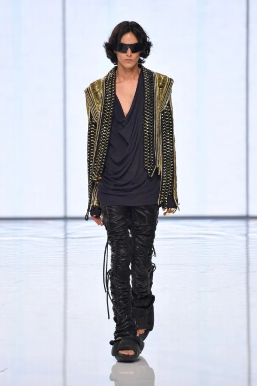 fashionablymaleofficial: (via Balmain Ready To Wear Spring 2022 Paris)