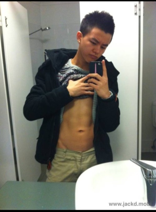 jackdasians:  Follow http://jackdasians.tumblr.com/ for more Asian guys! 