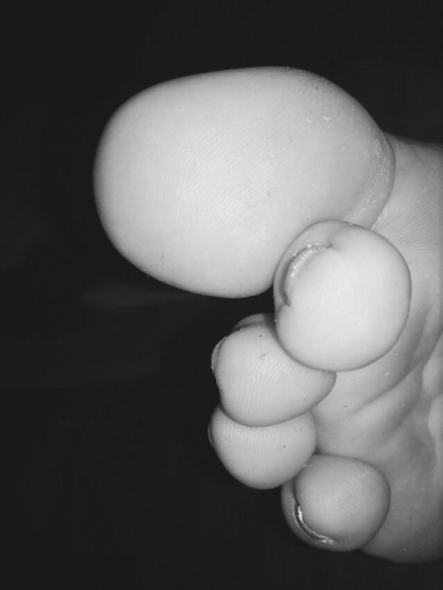 feetgirly94:Suck all my toes