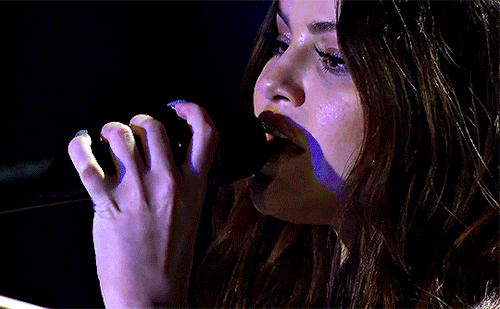 SELENA GOMEZ &amp; COLDPLAYperforming Let Somebody Go @ the Late Late Show