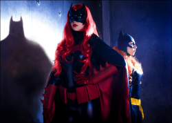 cosplayblog:  Batgirl (right, in black with